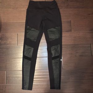 Alo Yoga Moto Leggings